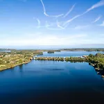 Ferienhaus-haus-am-see-mit-wassergrundstueck Semesterbostad *