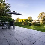 Semesterbostad Ferienhaus-haus-am-see-mit-wassergrundstueck