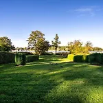 Semesterbostad Ferienhaus-haus-am-see-mit-wassergrundstueck *