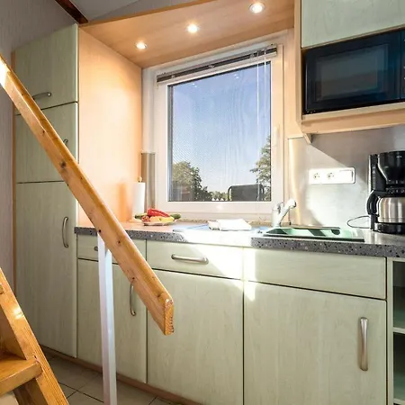 Ferienhaus-haus-am-see-mit-wassergrundstueck *