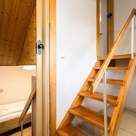 Ferienhaus-haus-am-see-mit-wassergrundstueck 펜션