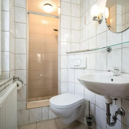 Ferienhaus-haus-am-see-mit-wassergrundstueck Lärz