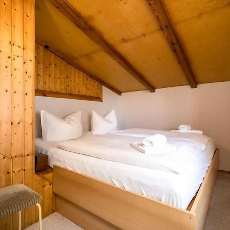 Ferienhaus-haus-am-see-mit-wassergrundstueck 펜션 Lärz