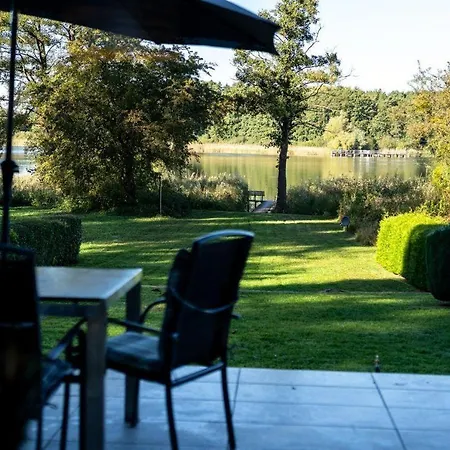 Prázdninový dům Ferienhaus-haus-am-see-mit-wassergrundstueck Lärz