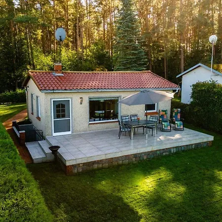 Ferienhaus-haus-am-see-mit-wassergrundstueck 펜션 Lärz